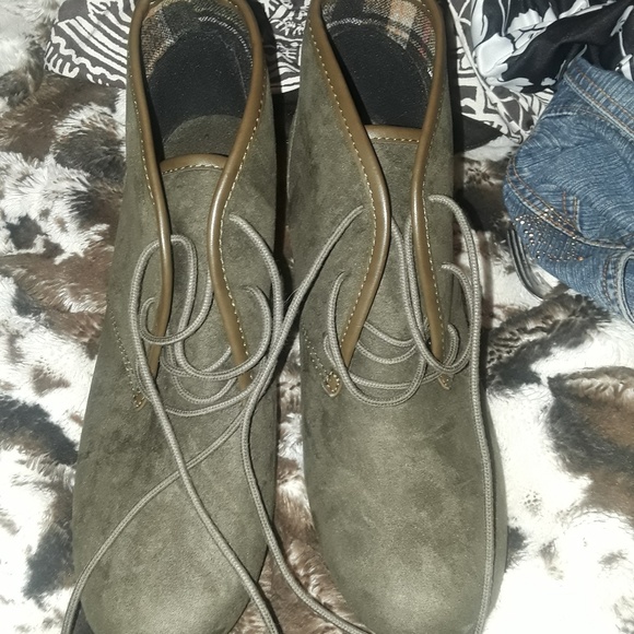 boots - Picture 2 of 3